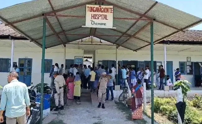 Các bệnh nhân được chuyển đến bệnh viện khu vực. (Nguồn: NDTV)