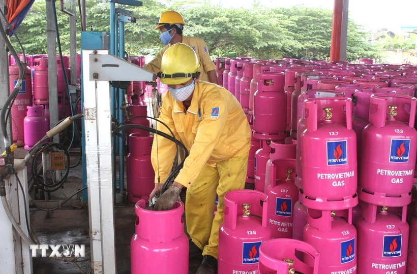 Chiết nạp gas. (Nguồn: TTXVN)