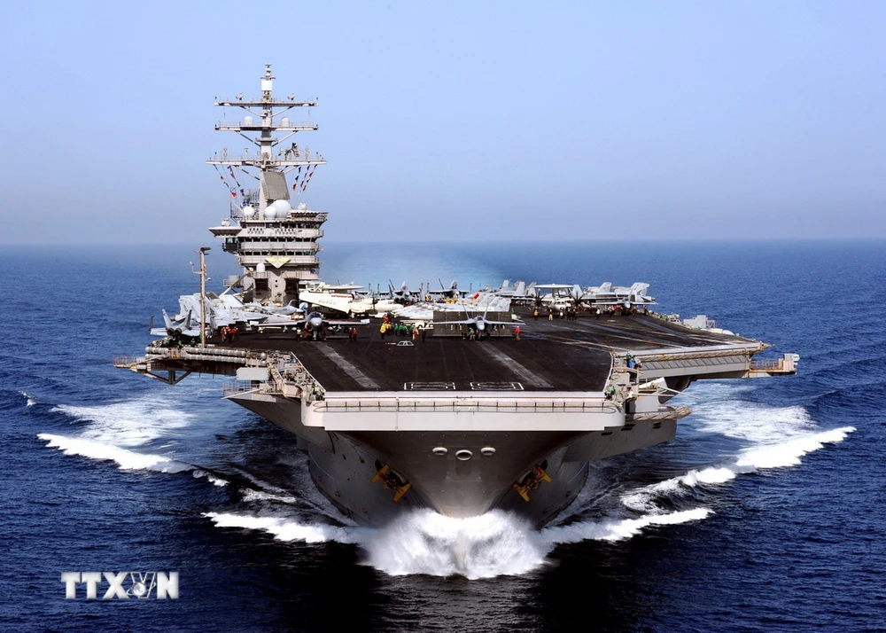 Tàu sân bay USS Dwight D. Eisenhower của Mỹ. (Ảnh: AFP/TTXVN)