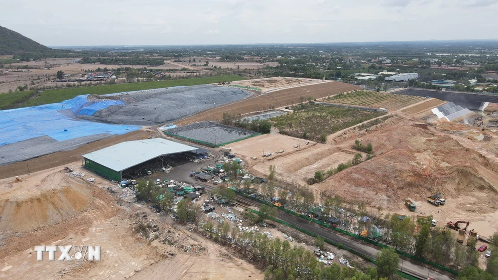 Công ty TNHH Kbec Vina là chủ đầu tư dự án “Bãi chôn lấp hợp vệ sinh chất thải công nghiệp không nguy hại công suất 1.000 tấn/ngày và chất thải rắn sinh hoạt công suất 700 tấn/ngày. (Ảnh: Huỳnh Sơn/TTXVN)