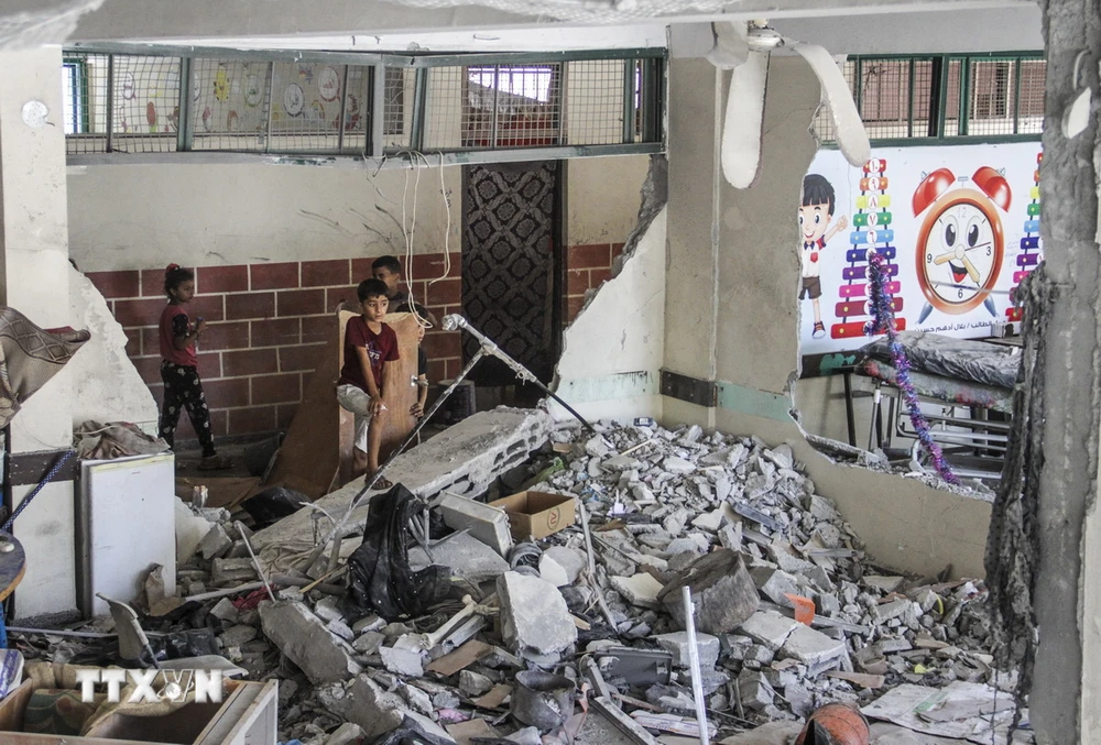 Một trường học bị phá hủy sau các cuộc không kích của Israel tại Dải Gaza. (Ảnh: THX/TTXVN)