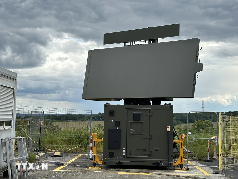 Một sản phẩm radar của Thales đang được vận hành thử nghiệm. (Ảnh: Nguyễn Thu Hà/TTXVN)