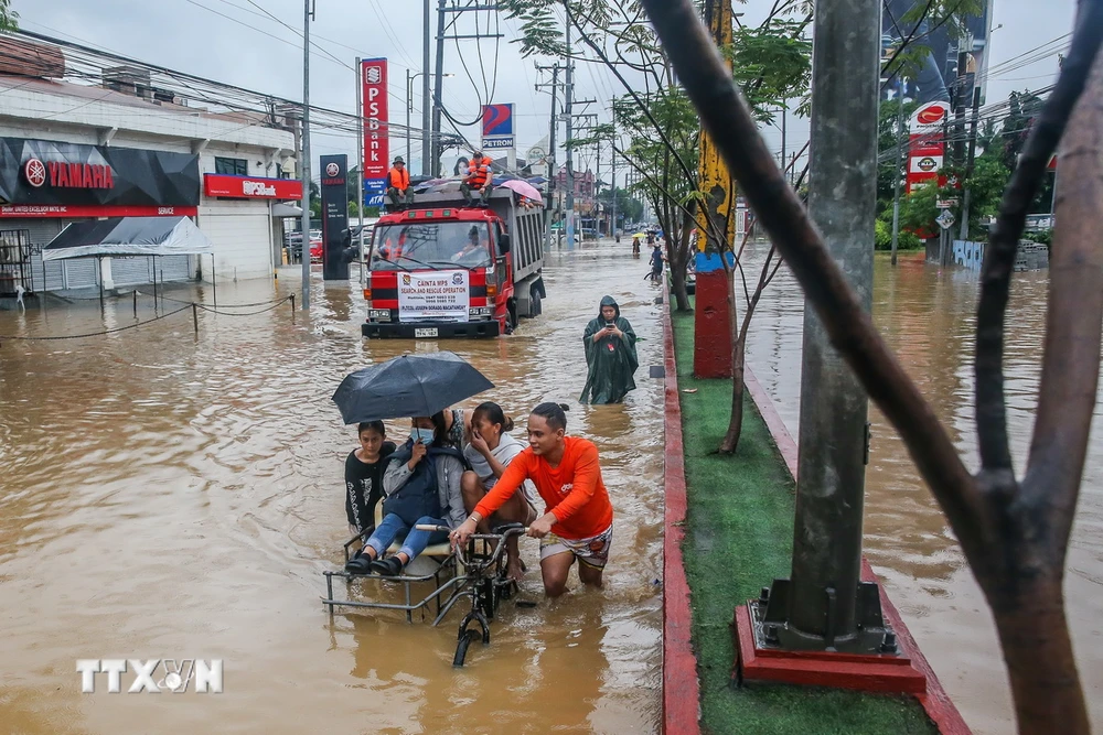 Ngập lụt do mưa lớn gây ra bởi bão Yagi ở tỉnh Rizal, Philippines ngày 2/9. (Ảnh: THX/TTXVN)