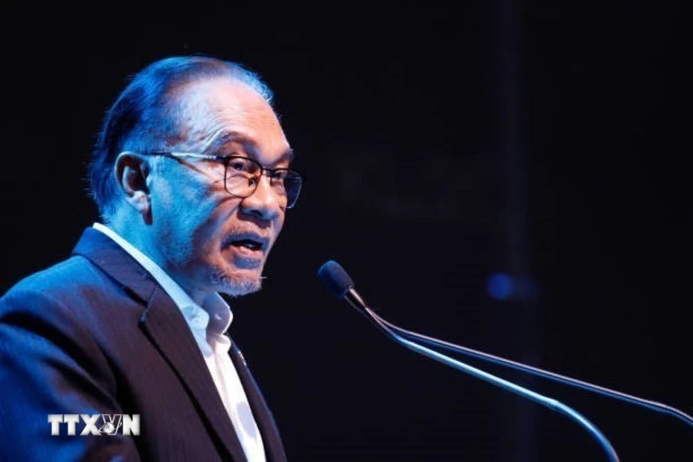 Thủ tướng Malaysia Anwar Ibrahim phát biểu tại Kuala Lumpur, Malaysia. (Ảnh: Getty Images/TTXVN)