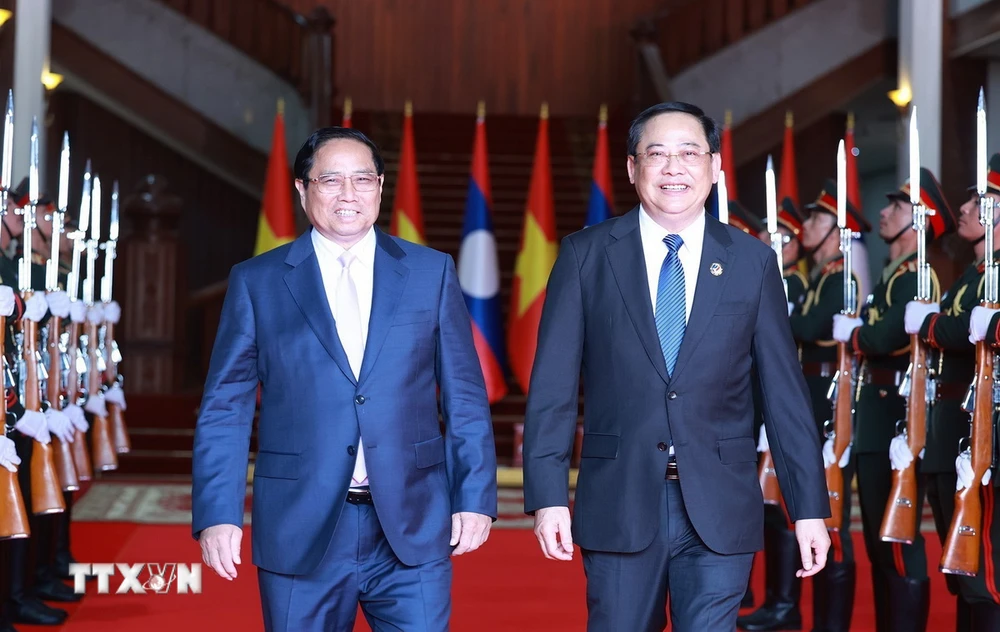 Thủ tướng Phạm Minh Chính hội kiến Thủ tướng Lào Sonexay Siphandone, Chủ tịch ASEAN 2024. (Ảnh: Dương Giang/TTXVN)