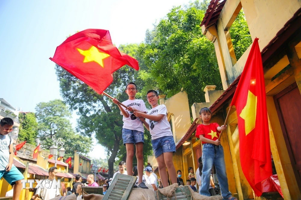 “Tiến về Hà Nội” - Niềm tin ấp ủ của những người con luôn hướng về Thủ đô- Ảnh 1.