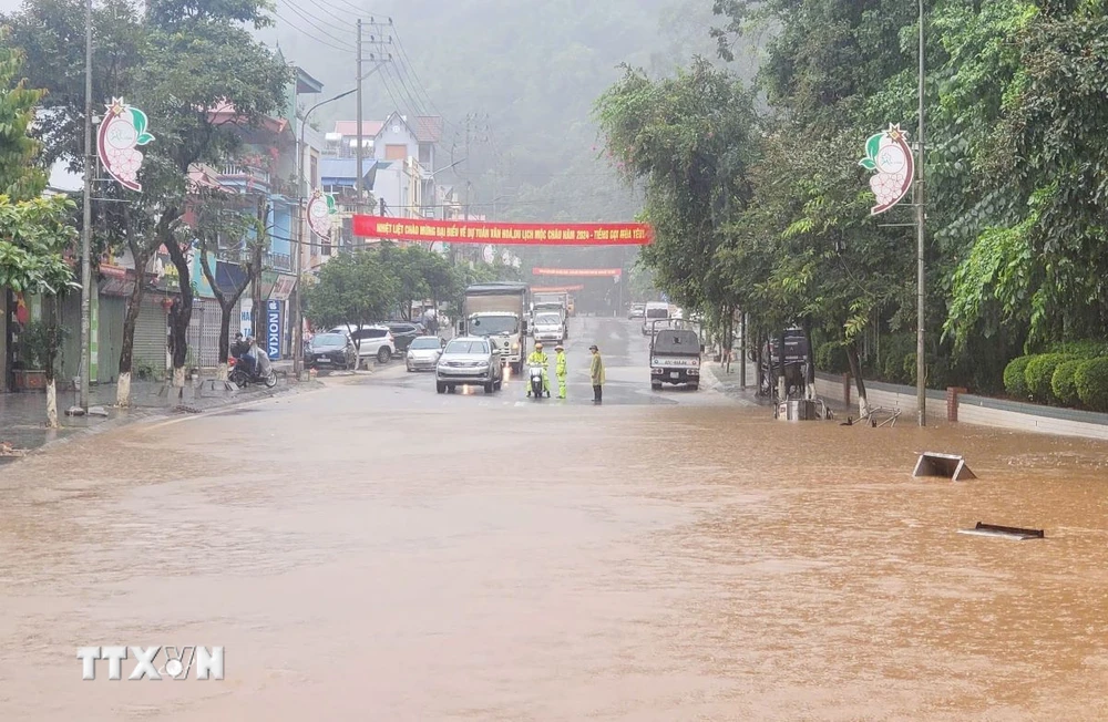 Vùng núi phía Bắc và Trung Bộ tiếp tục có mưa dông rải rác kèm nguy cơ lũ quét, sạt lở đất.. (Ảnh: TTXVN phát)