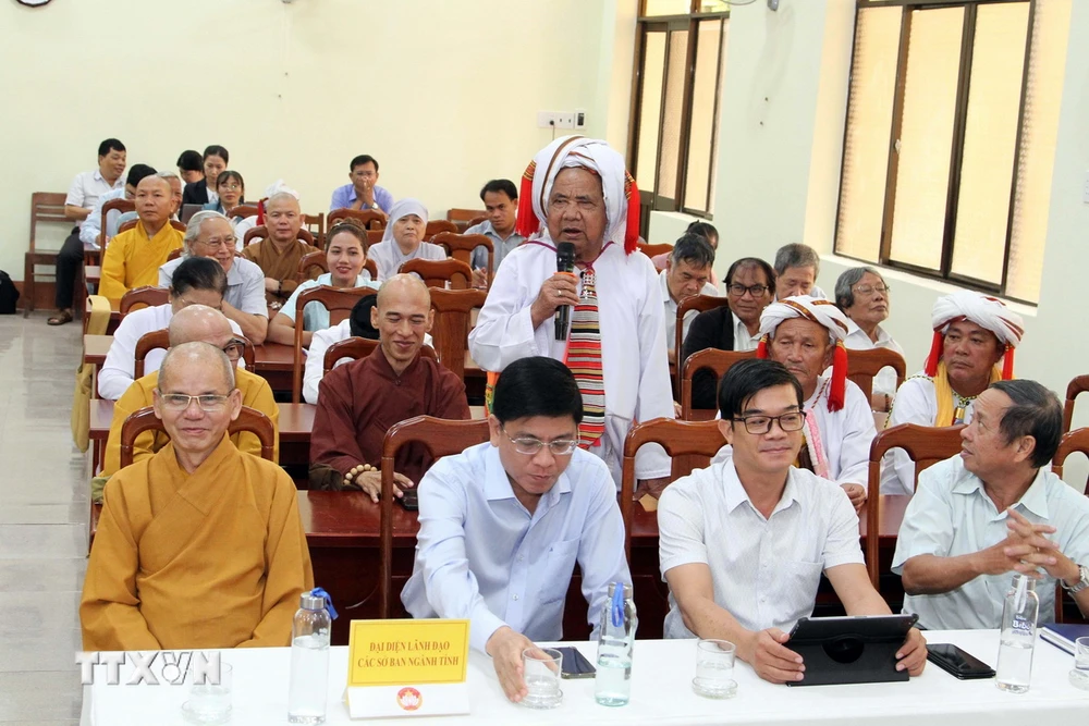 Cả sư Châu Minh Hương, Hội đồng Sư cả Chăm Bà ni ở huyện Ninh Phước, kiến nghị tỉnh quan tâm tăng cường khối đại đoàn kết các dân tộc trong tỉnh. (Ảnh: Công Thử/TTXVN)