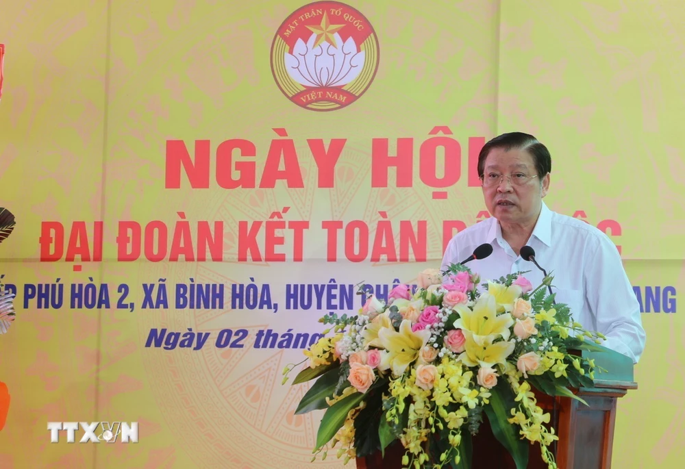 Trưởng Ban Nội chính Trung ương Phan Đình Trạc phát biểu tại Ngày hội Đại đoàn kết toàn dân tộc ấp Phú Hòa 2, xã Bình Hòa, huyện Châu Thành, tỉnh An Giang. (Ảnh: Công Mạo/TTXVN)