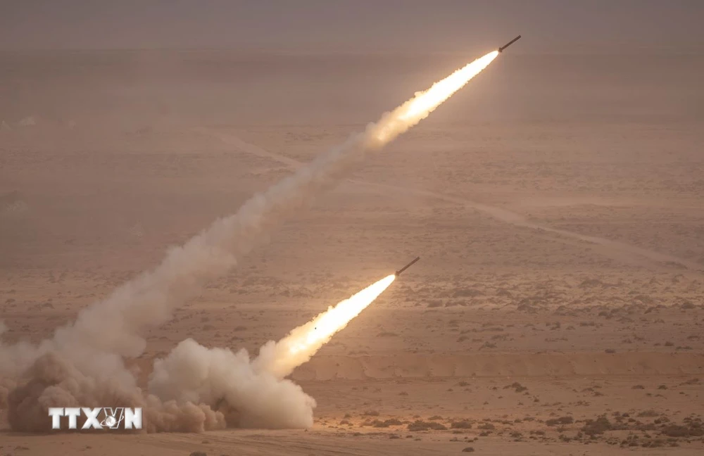 Hệ thống rocket pháo binh cơ động cao (HIMARS) của Mỹ. (Ảnh: AFP/TTXVN)