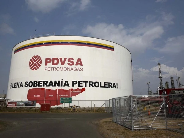 Tổng thống Venezuela tái cơ cấu Tập đoàn Dầu khí quốc gia PDVSA | Vietnam+  (VietnamPlus)