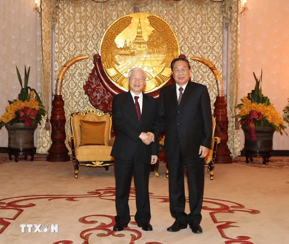 Tổng Bí thư, Chủ tịch nước Nguyễn Phú Trọng và nguyên Tổng Bí thư, Chủ tịch nước Lào Choummaly Sayasone. (Ảnh: Trí Dũng/TTXVN)