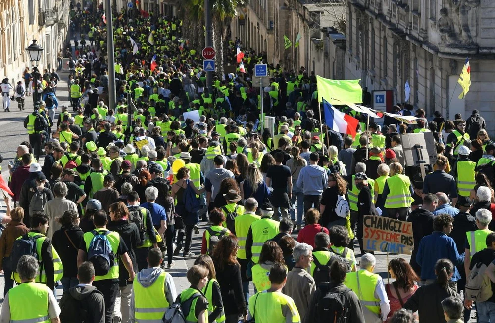 Cuộc biểu tình của người “Áo vàng” tại thủ đô Paris của Pháp ngày 16/3 vừa qua. (Ảnh: AFP/TTXVN)