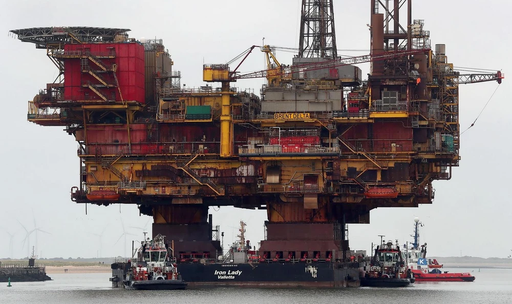 Giàn khoan khai thác dầu của Hãng Shell ở Anh. (Ảnh: AFP/TTXVN)