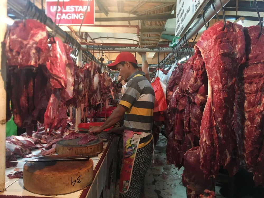 Chợ thực phẩm trước ngày lễ Lebaran đầy ắp hàng hóa. (Ảnh: Đỗ Quyên/Vietnam+)