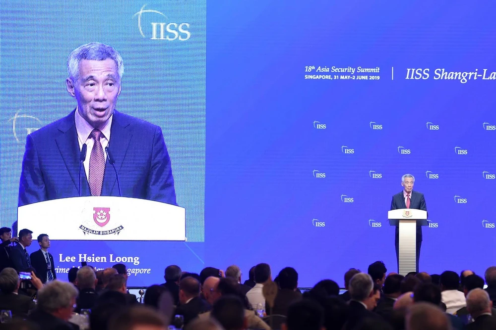 Thủ tướng Singapore Lý Hiển Long phát biểu tại Đối thoại Shangri-La lần thứ 18 ở Singapore ngày 31/5 vừa qua. (Ảnh: AFP/TTXVN)