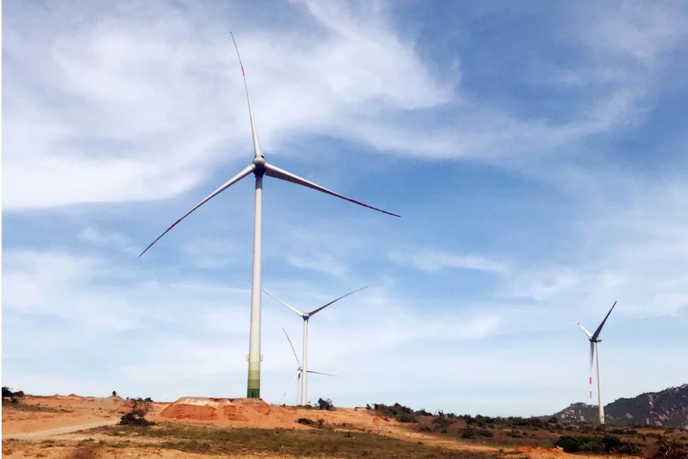 Dự án nhà máy điện gió Mũi Dinh (huyện Thuận Nam) công suất 23 MW đang được nhà đầu tư gấp rút thi công. (Ảnh: Công Thử/TTXVN)
