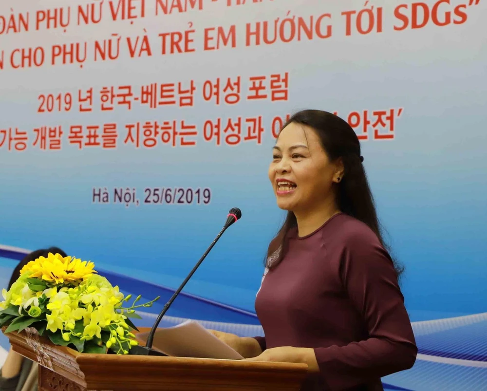 Chủ tịch Hội Liên hiệp Phụ nữ Việt Nam Nguyễn Thị Thu Hà phát biểu tại diễn đàn. (Ảnh: Phương Hoa/TTXVN)