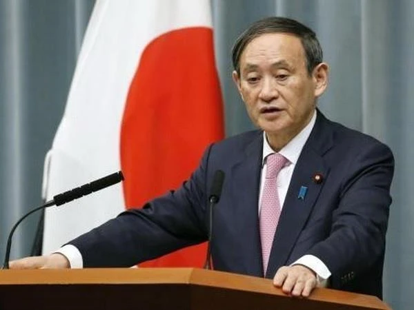 Chánh Văn phòng Nội các Nhật Bản Yoshihide Suga tại cuộc họp báo ở Tokyo. (Ảnh: Kyodo/TTXVN)