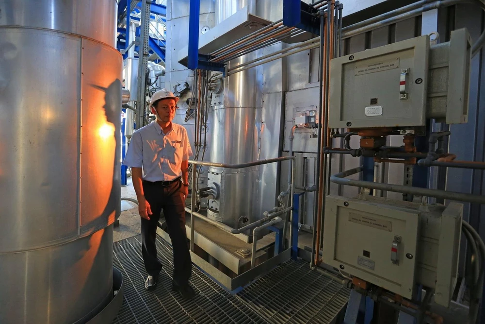 Huy động các tổ máy chạy dầu tại nhà máy nhiệt điện Ô Môn. (Ảnh: Ngoc Hà/TTXVN)