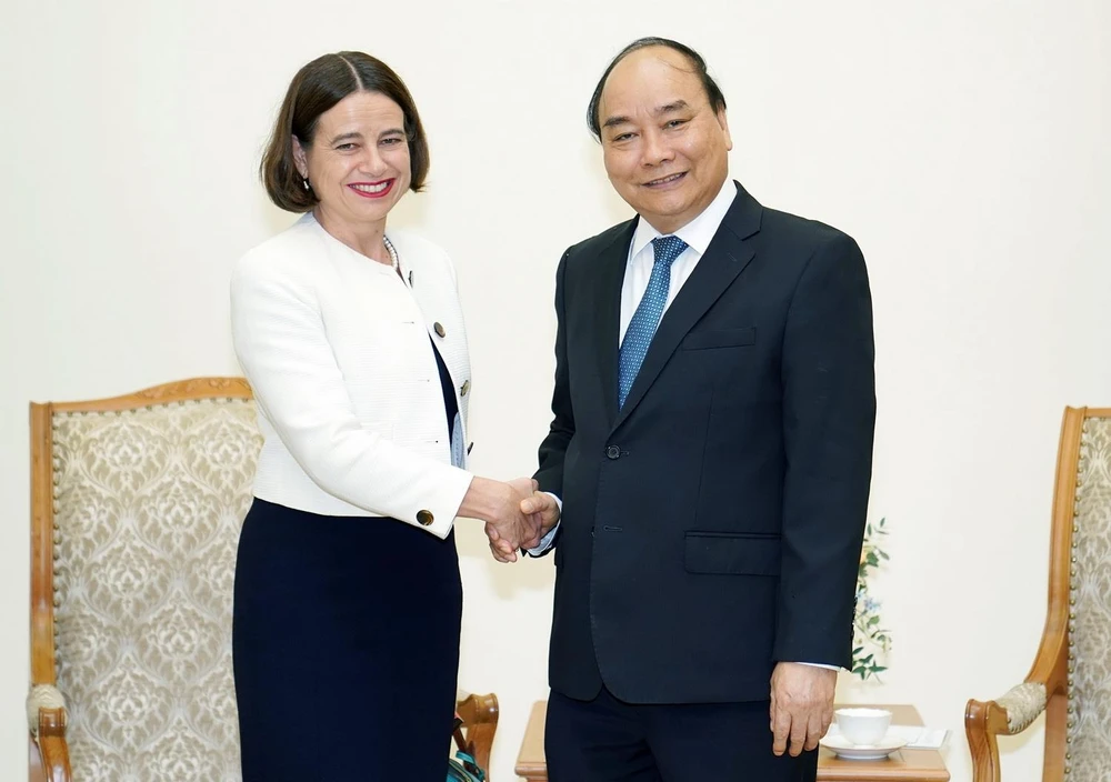 Thủ tướng Nguyễn Xuân Phúc và Đại sứ Australia tại Việt Nam Robyn Mudie. (Ảnh: Thống Nhất/TTXVN)