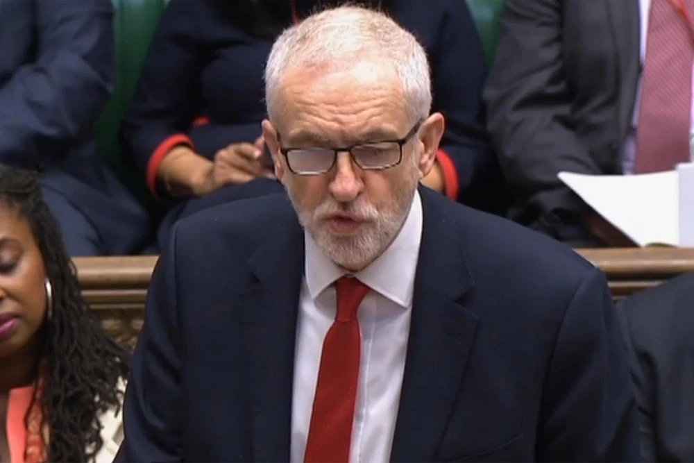 Lãnh đảo Công đảng đối lập tại Anh Jeremy Corbyn tại cuộc họp ở London ngày 23/10. (Ảnh: AFP/TTXVN)