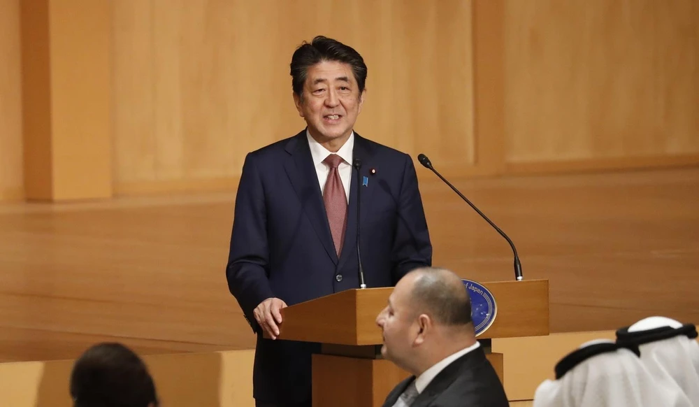 Thủ tướng Nhật Bản Shinzo Abe phát biểu tại tiệc chiêu đãi ở thủ đô Tokyo, ngày 23/10. (Ảnh: AFP/TTXVN)