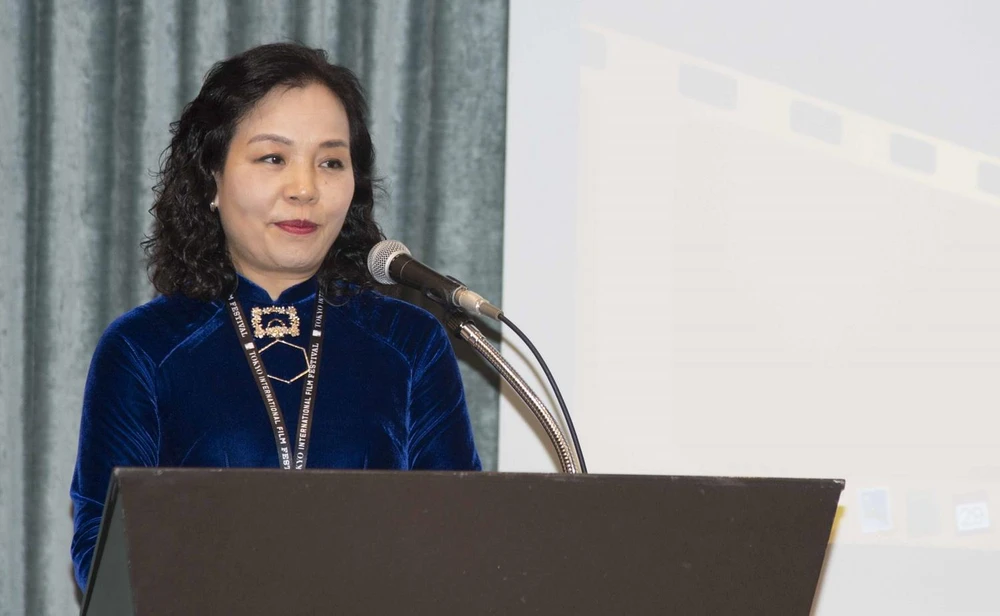 Chủ tịch Hiệp hội Xúc tiến phát triển điện ảnh Việt Nam (VFD) Ngô Phương Lan phát biểu trong Chương trình Giới thiệu tiềm năng, cơ hội sản xuất phim tại Việt Nam diễn ra ở Tokyo của Nhật Bản. (Ảnh: Thành Hữu/TTXVN)