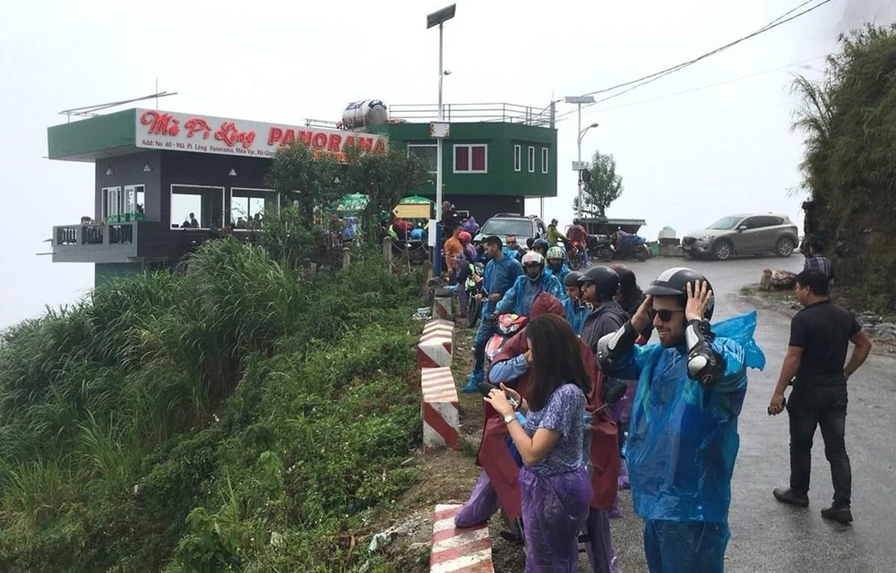 Cơ quan chức năng đã yêu cầu chủ đầu tư dừng mọi hoạt động tại công trình Panorama Mã Pì Lèng. (Ảnh: TTXVN)