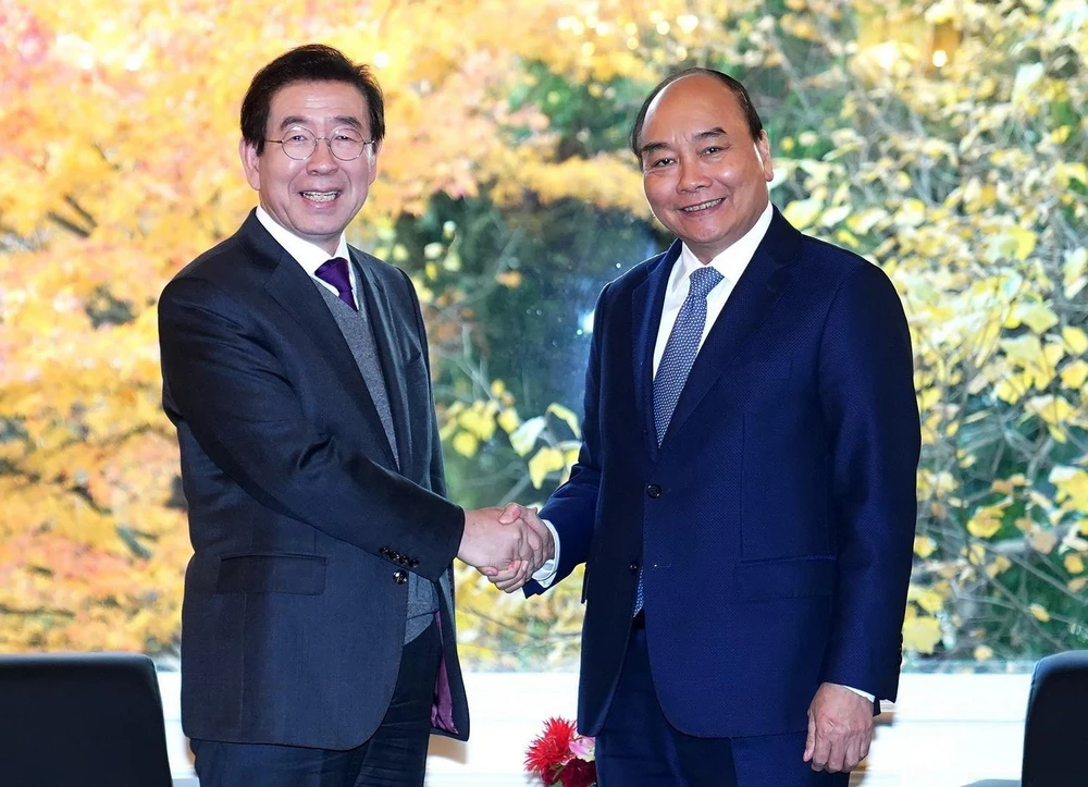 Thủ tướng Nguyễn Xuân Phúc tiếp Thị trưởng Seoul Park Won-soo. (Ảnh: Thống Nhất/TTXVN )