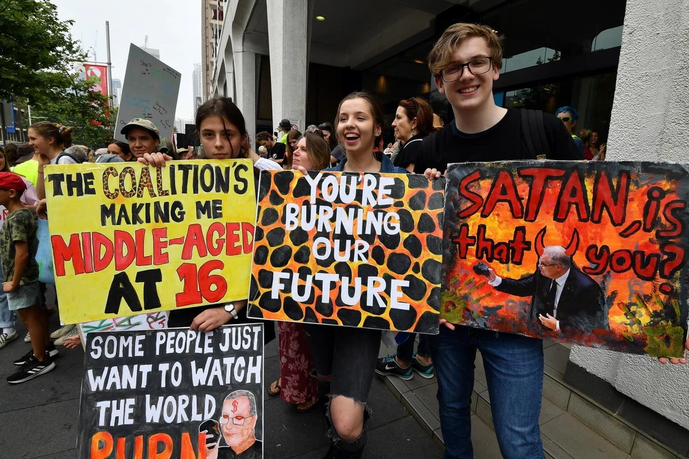 Sinh viên Australia tham gia cuộc tuần hành chống biến đổi khí hậu tại Sydney, ngày 29/11 vừa qua. (Ảnh: AFP/TTXVN)