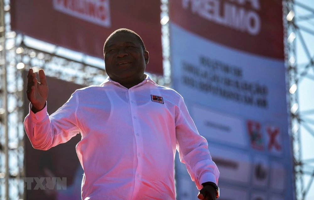 Tổng thống Mozambique Filipe Nyusi phát biểu trong chiến dịch vận động tranh cử ở Matola ngày 12/10 vừa qua. (Ảnh: AFP/TTXVN)