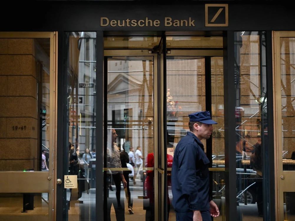 Một chi nhánh của Deutsche Bank tại New York của, Mỹ. (Ảnh: AFP/TTXVN)