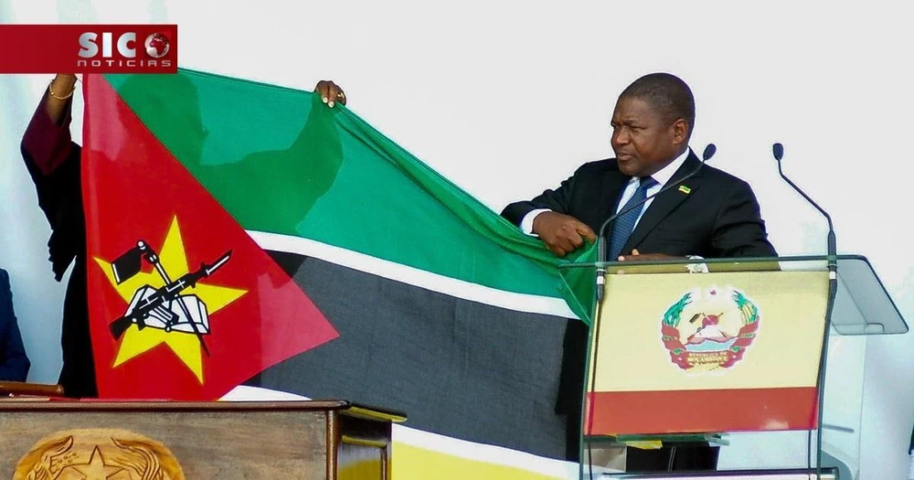 Tổng thống Mozambique Filipe Nyusi thực hiện nghi lễ nhậm chức ngày 15/1 vừa qua. (Ảnh: TTXVN phát)