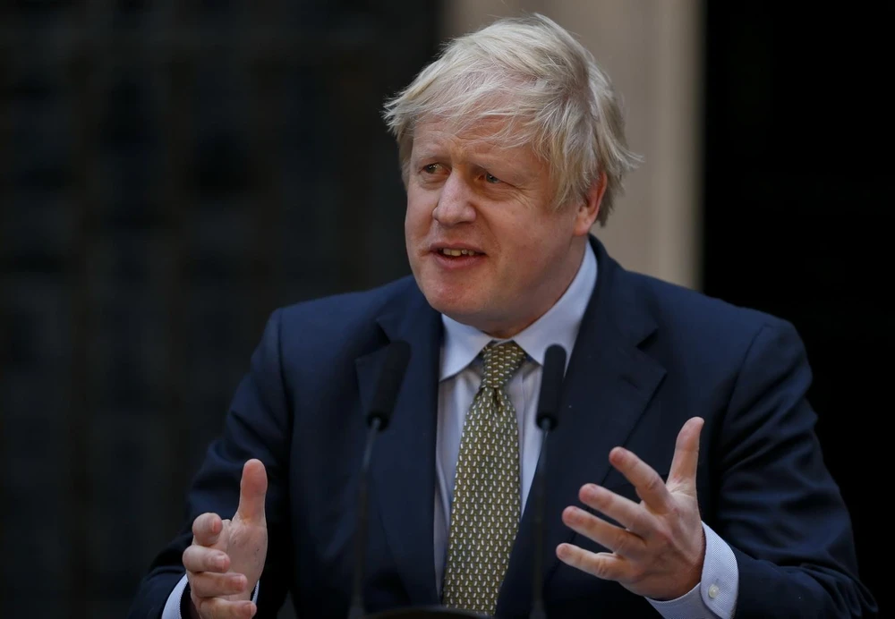 Thủ tướng Anh Boris Johnson phát biểu tại thủ đô London. (Ảnh: THX/TTXVN)
