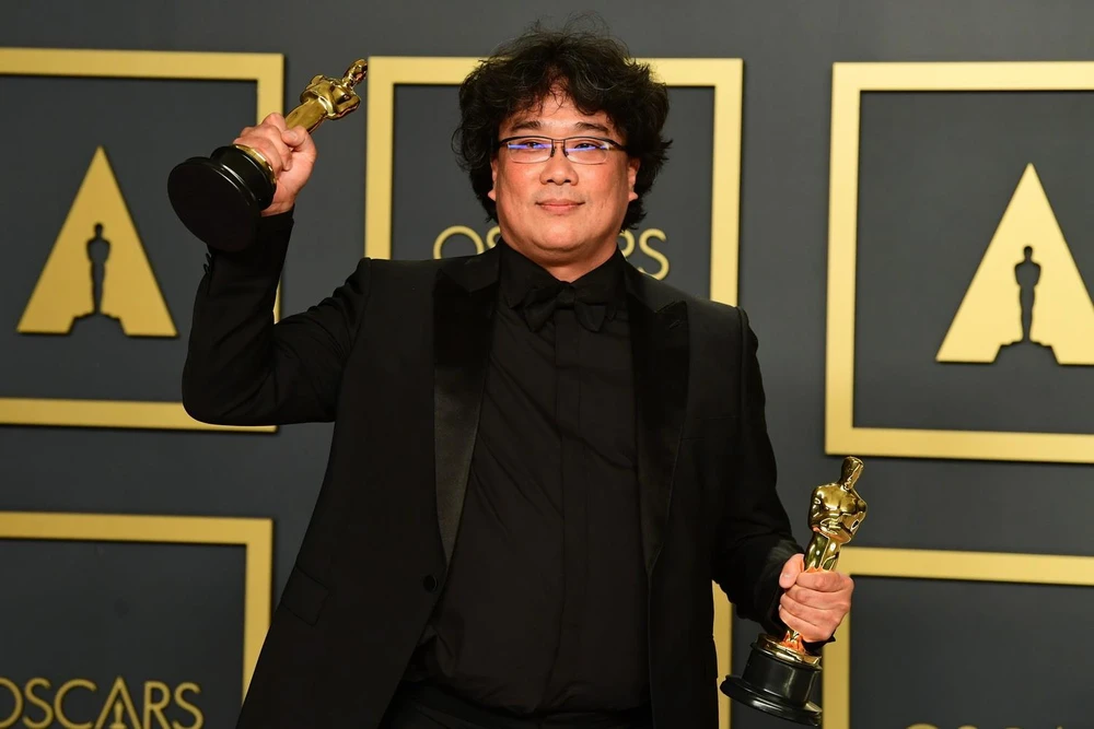 Đạo diễn phim “Parasite” Bong Joon-ho tại Lễ trao giải Oscar lần thứ 92 ở nhà hát Dolby, Los Angeles, Mỹ, ngày 9/2 vừa qua. (Ảnh: AFP/TTXVN)