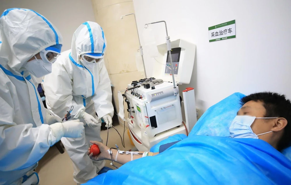 Bệnh nhân nhiễm COVID-19 điều trị tại bệnh viện ở Hồ Nam,Trung Quốc. (Ảnh: THX/TTXVN)