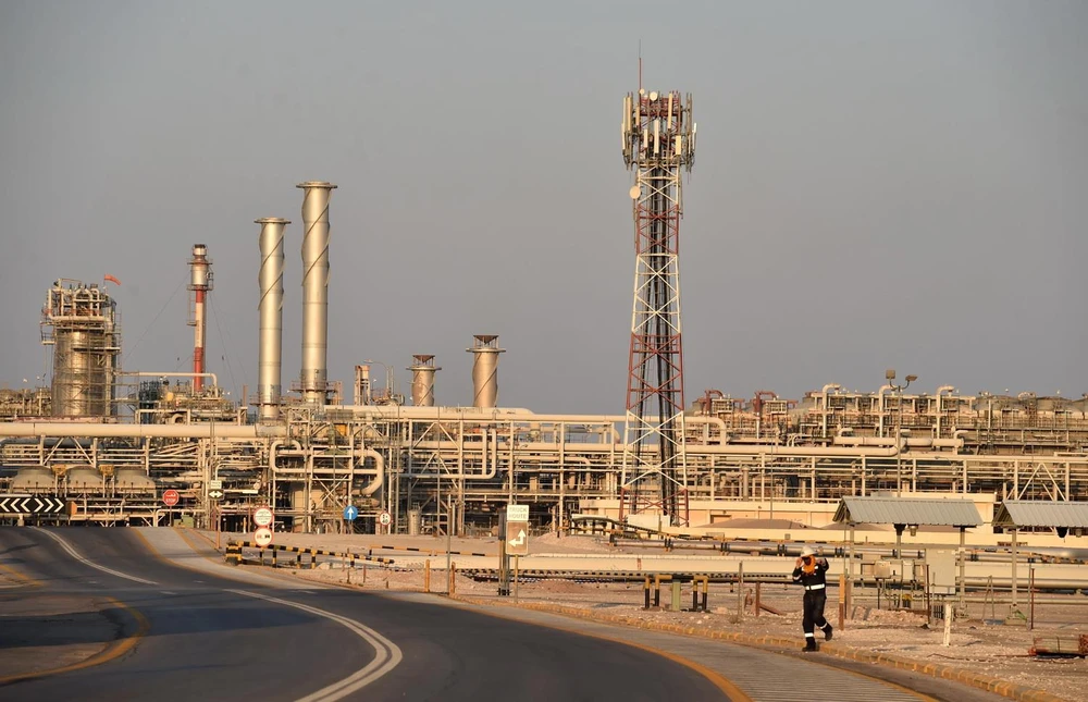 Nhà máy lọc dầu Abqaiq của Công ty Aramco ở Saudi Arabia. (Ảnh: AFP/TTXVN)