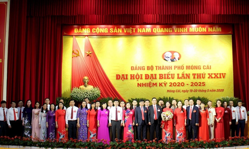 Ban Chấp hành Đảng bộ thành phố Móng Cái ra mắt Đại hội lần thứ XXIV, nhiệm kỳ 2020-2025 thành công tốt đẹp. (Ảnh: Bùi Đức Hiếu/TTXVN)