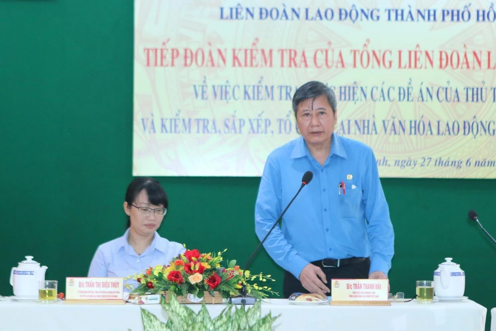 Ông Trần Thanh Hải, Phó Chủ tịch Tổng Liên đoàn Lao động Việt Nam phát biểu tại buổi làm việc. (Ảnh: Thanh Vũ/TTXVN)