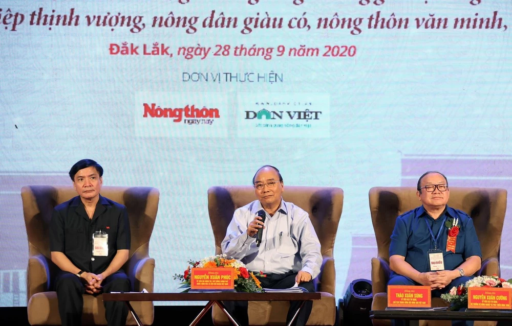 Thủ tướng Nguyễn Xuân Phúc trả lời các câu hỏi của đại biểu dự hội nghị. (Ảnh: Thống Nhất/ TTXVN)