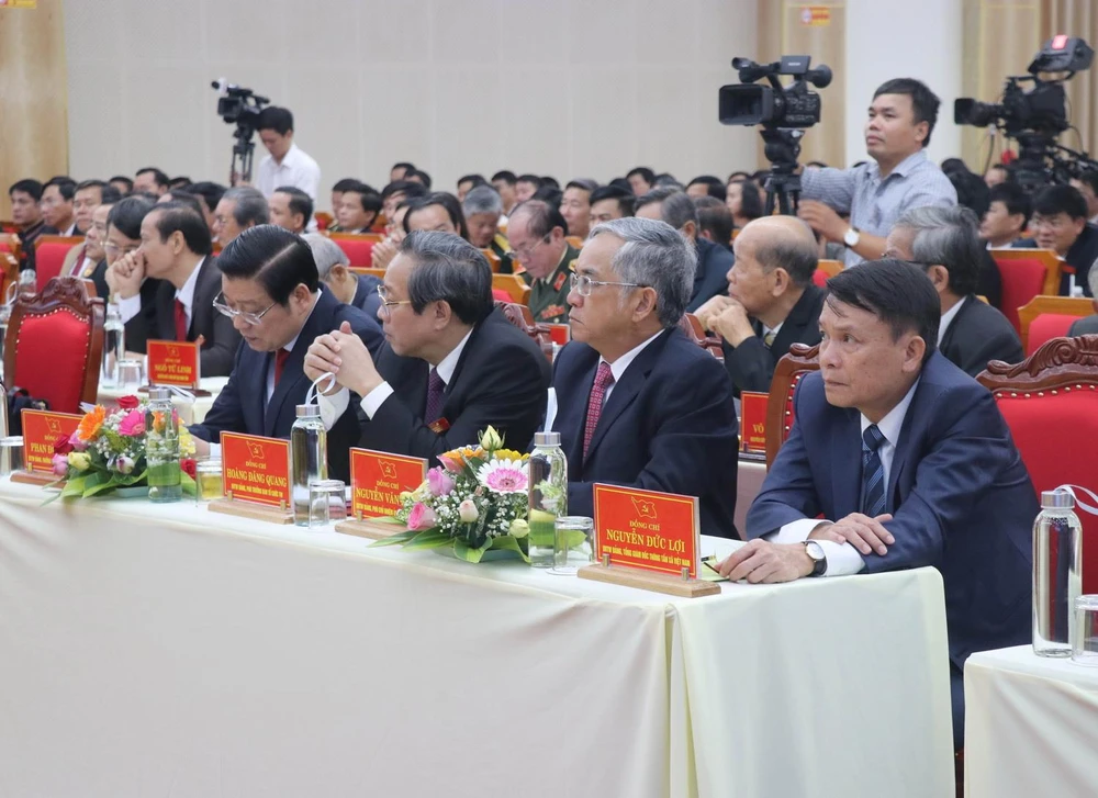 Ông Nguyễn Đức Lợi, Ủy viên Trung ương Đảng, Tổng Giám đốc TTXVN và các đại biểu dự Đại hội. (Ảnh: Nguyên Lý/TTXVN)