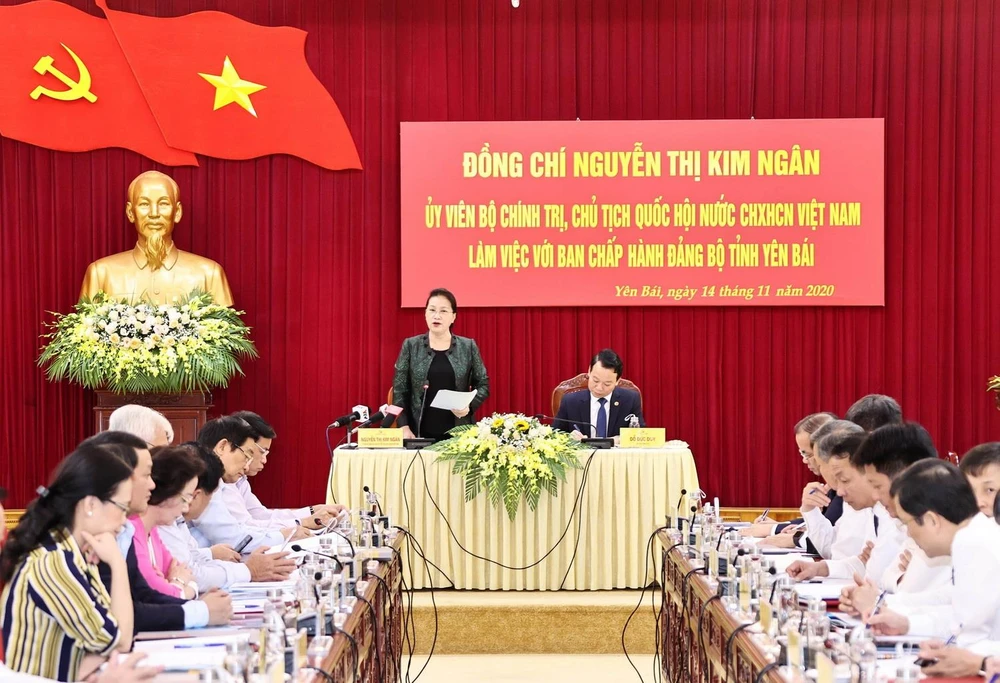 Chủ tịch Quốc hội Nguyễn Thị Kim Ngân phát biểu kết luận tại buổi làm việc. (Ảnh: Trọng Đức/TTXVN)