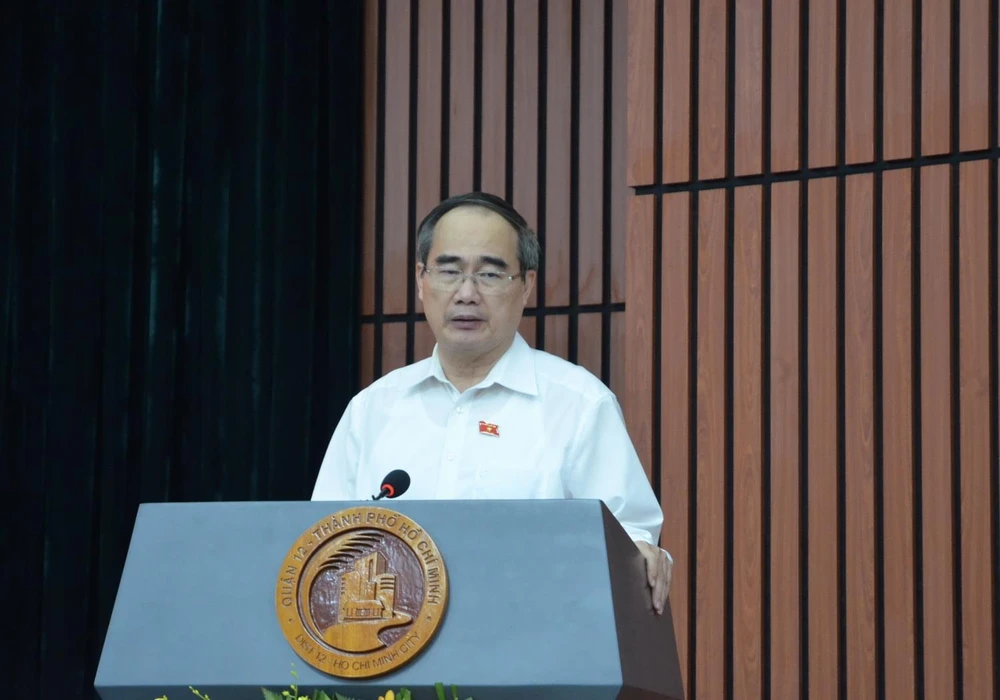 Ông Nguyễn Thiện Nhân, Ủy viên Bộ Chính trị trả lời ý kiến cử tri. (Ảnh: Thu Hương/TTXVN)