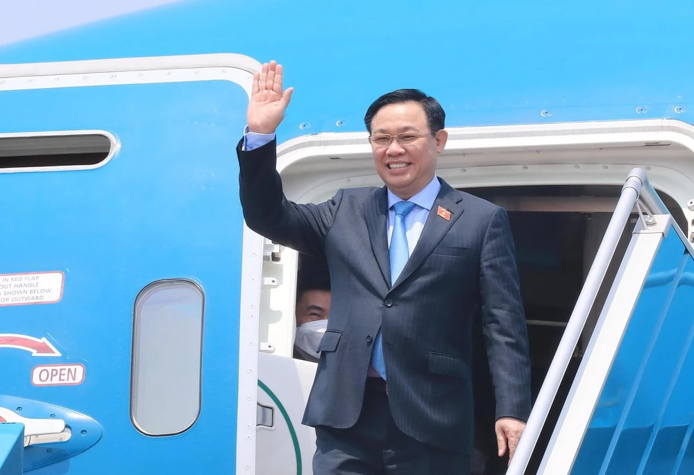 Chuyên cơ đưa Chủ tịch Quốc hội Vương Đình Huệ và Đoàn đại biểu cấp cao Quốc hội Việt Nam về đến sân bay quốc tế Nội Bài, Hà Nội. (Ảnh: Lâm Khánh/TTXVN)