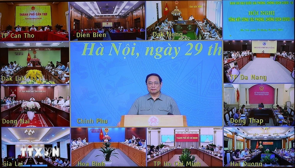 Thủ tướng phát biểu tại Hội nghị tổng kết công tác phòng, chống dịch COVID-19, diễn ra tại Hà Nội và trực tuyến đến các tỉnh, thành phố ngày 29/10 vừa qua. (Ảnh: Dương Giang/TTXVN)