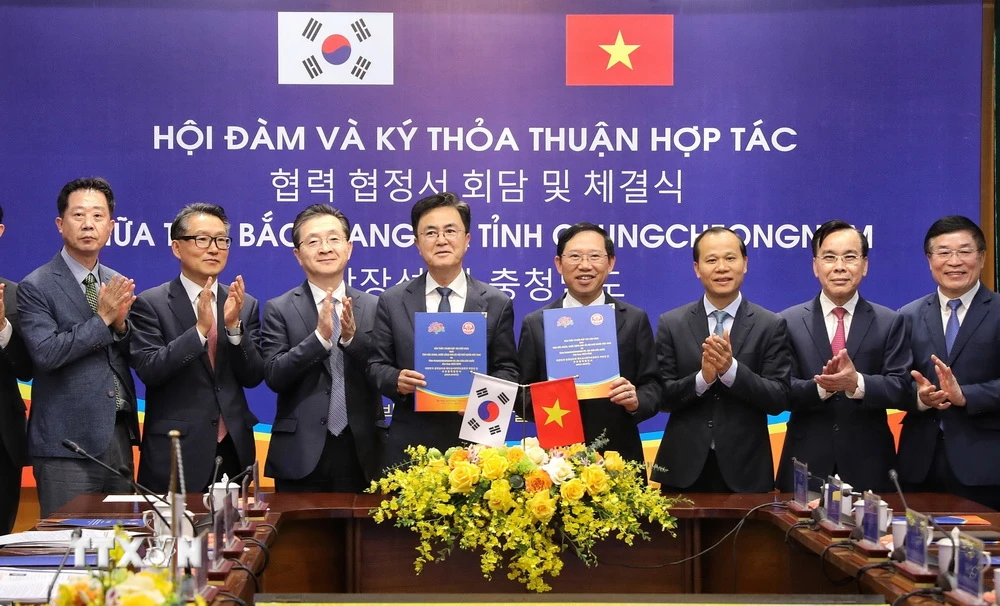 Lễ ký kết hợp tác giữa tỉnh Bắc Giang và tỉnh Chungcheongnam. (Ảnh: Danh Lam/TTXVN)