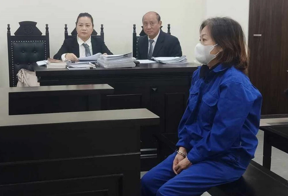 Dương Thúy Ngọc bị đưa ra xét xử tại phiên tòa. (Nguồn: Báo An ninh Thủ đô)