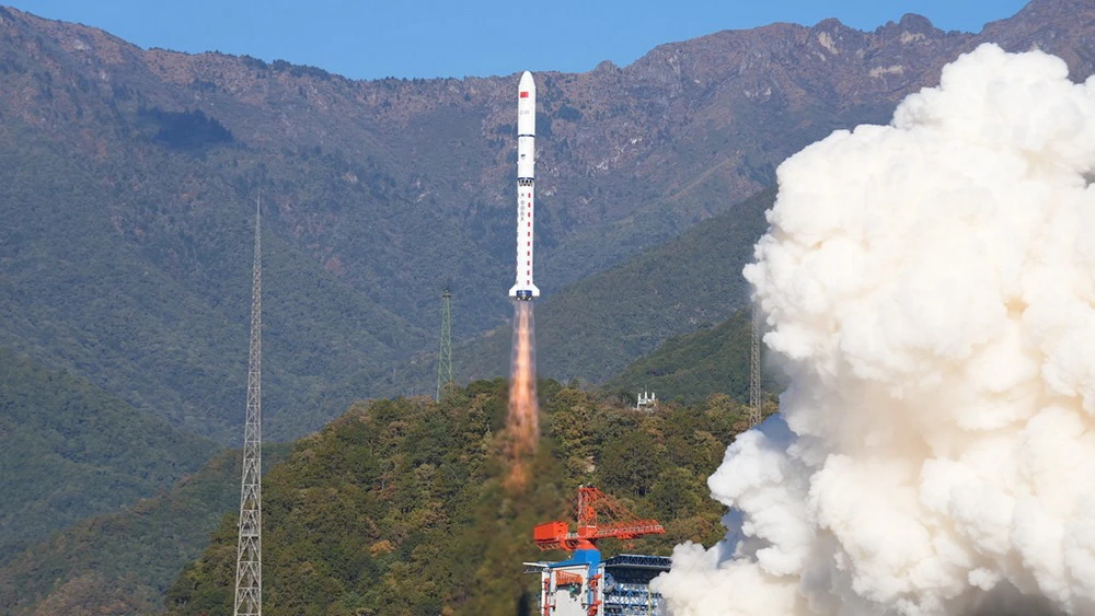 Tên lửa đẩy Trường Chinh-2D, đưa vệ tinh viễn thám Yaogan-39 vào không gian, ngày 10/12. (Nguồn: China Media Group)