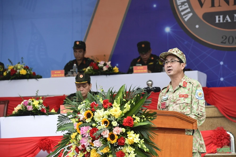  Đại tá Phạm Mạnh Thắng, Cục trưởng Cục Gìn giữ Hòa binh Việt Nam, Phó trưởng Ban Chỉ đạo Diễn tập VINBAX 2023 phát biểu khai mạc. (Nguồn: Báo Quân đội Nhân dân)